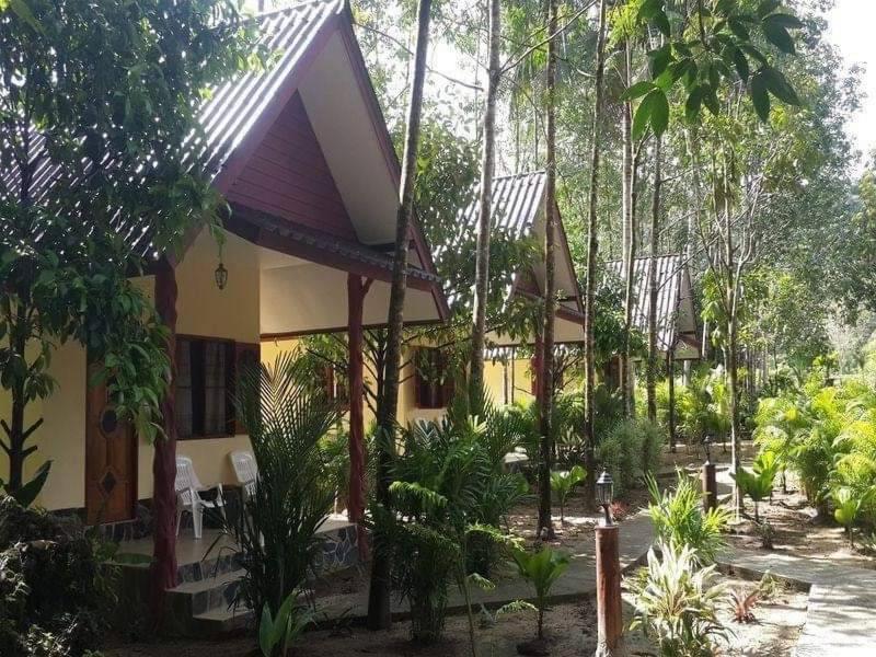 เขาสกฮอลิเดย์ รีสอร์ท Khao Sok National Park ภายนอก รูปภาพ