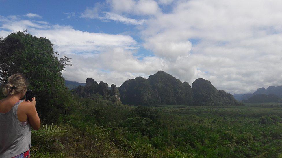 เขาสกฮอลิเดย์ รีสอร์ท Khao Sok National Park ภายนอก รูปภาพ